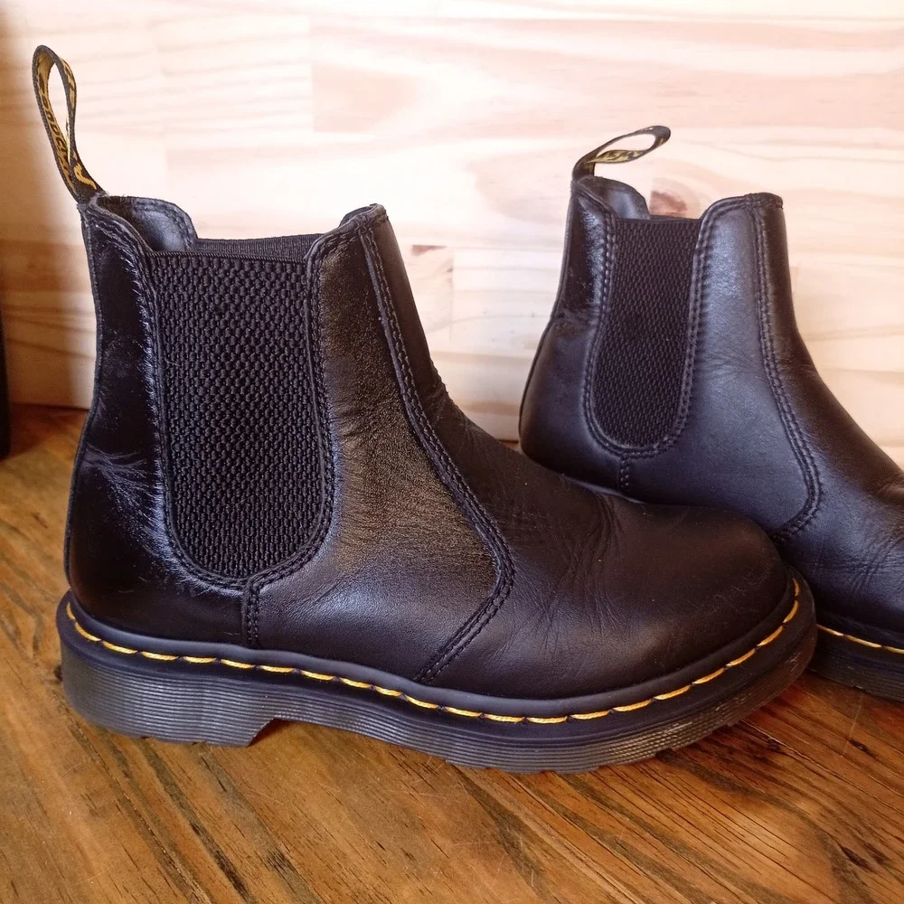 Dr. Martens Chelsea Boots women's size 62976 Black Leather  Yellow Stitch AW004